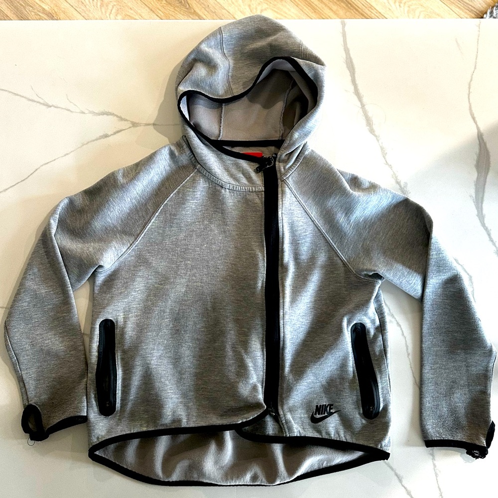 Nike girls medium zip up cape coat / jacket, gray, zipper front pockets!